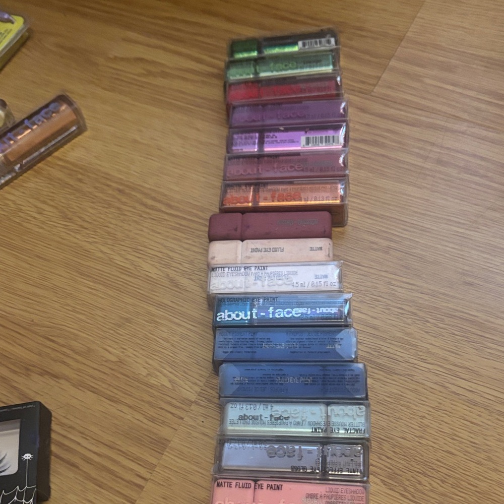 Matte Fluid Eye Paint Set - Multicolor